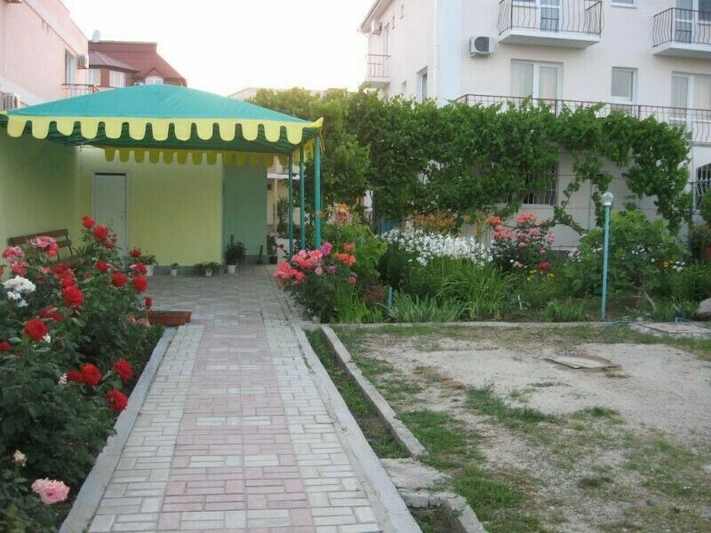 Вход во двор | Сефа, Крым