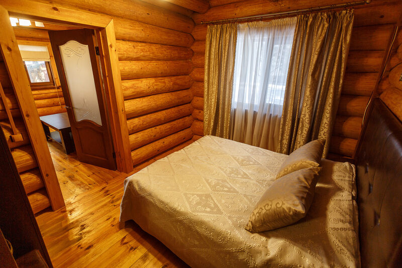 Люкс 3-местный 3-комнатный (в Зеркальном срубе)