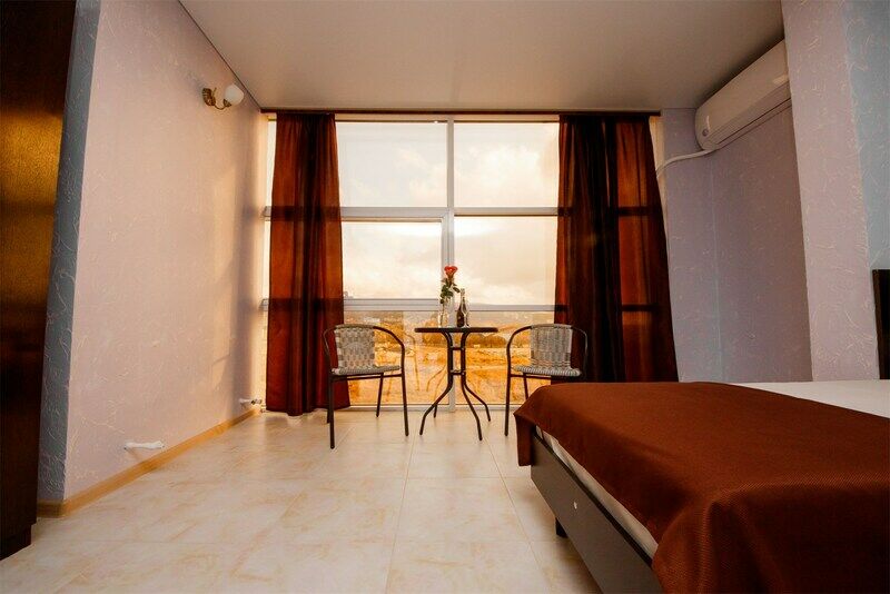 Улучшенный 3-местный 1-комнатный (с панорамными окнами)