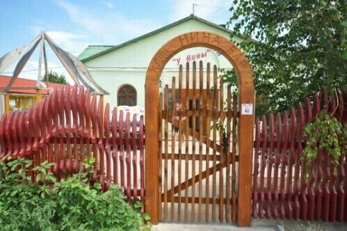Главный вход | У Нины, Крым