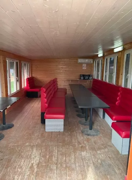 Беседка закрытая у воды