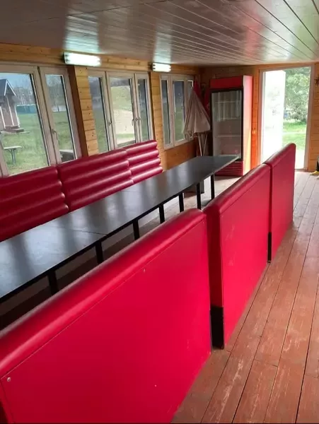 Беседка закрытая у воды