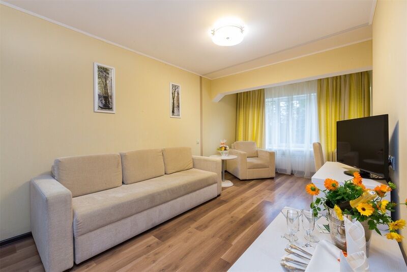 Люкс 2-местный 2-комнатный (главный корпус)