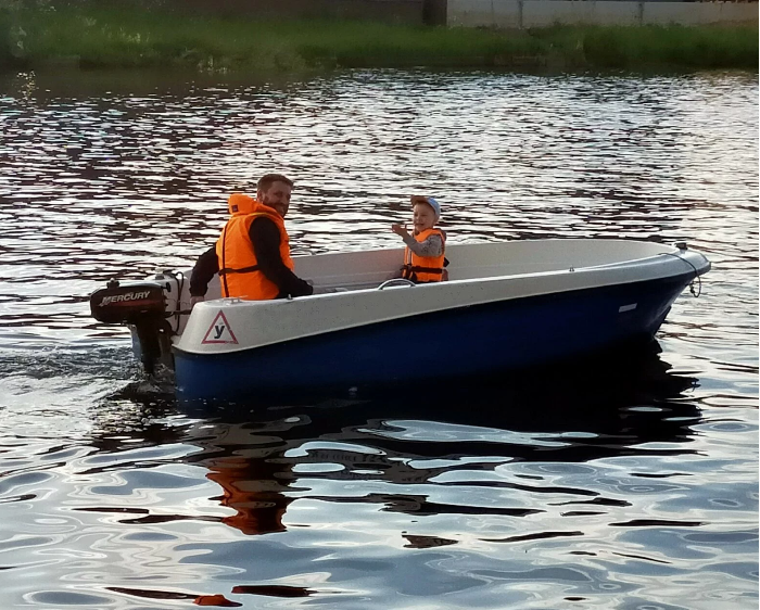 Лодка с мотором Mercury 3.3